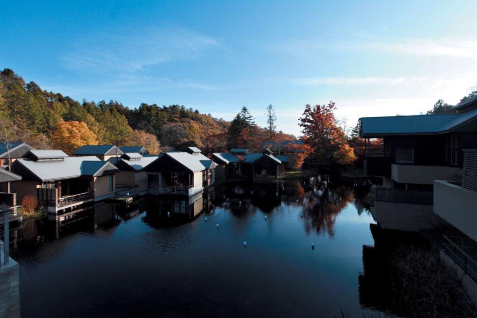 日本人與生俱來就細膩敏感，小村落隱世的格局，延續了日本簡約美學，站在村落的任何角落都可欣賞紅葉色彩幻變之姿。