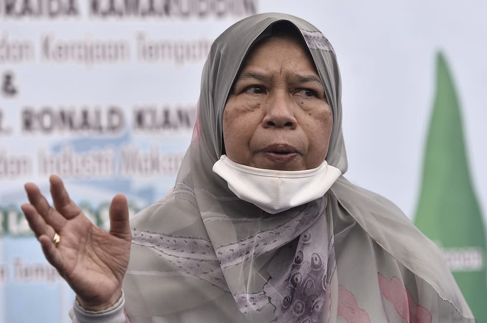 Housing and Local Government Minister Zuraida Kamaruddin speaks to reporters after launching her ministry’s community garden pilot project at the Lembah Subang PPR flats in Kuala Lumpur August 15, 2020. ― Picture by Miera Miera Zulyana