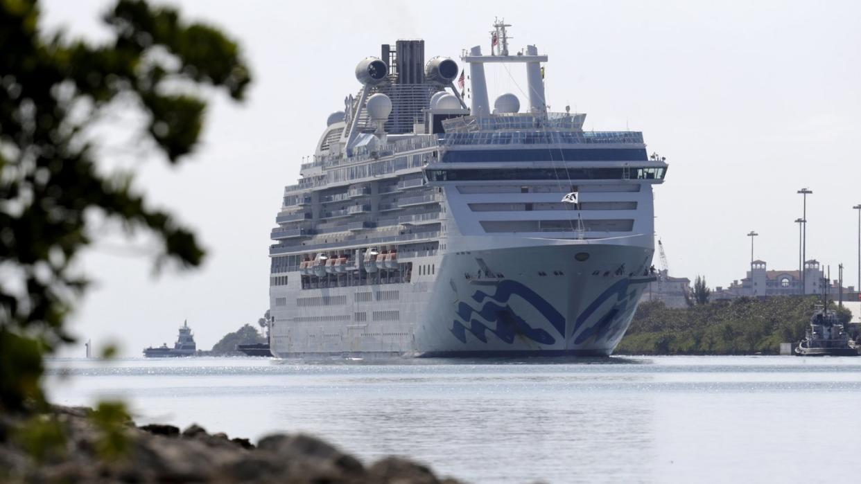 Die «Coral Princess» fährt im Hafen von Miami ein.