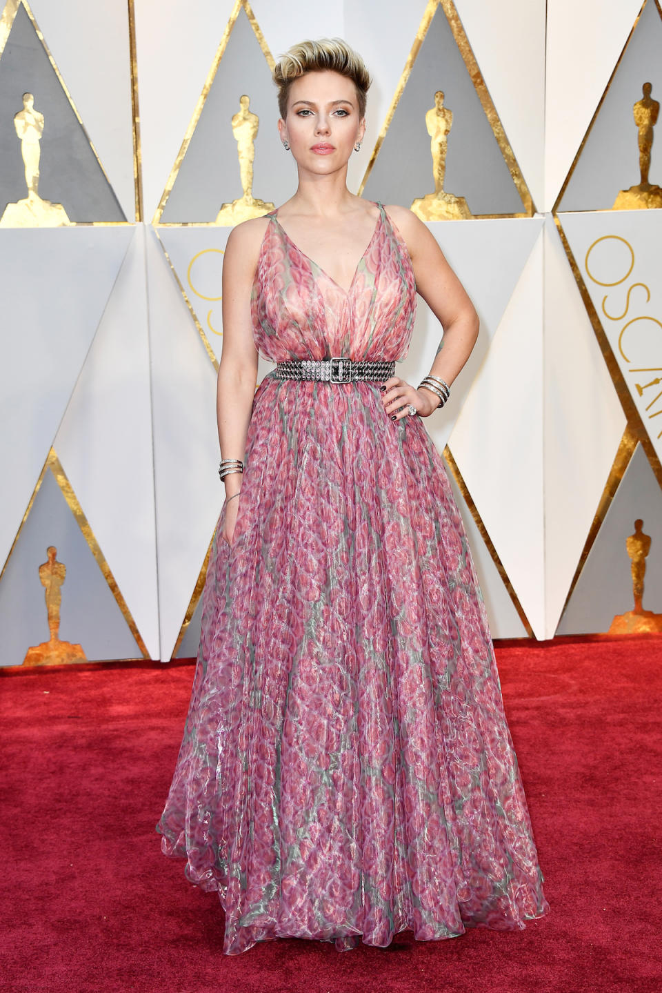 <p>While Scarlett Johansson’s hair and makeup were flawless, her colorful Azzedine Alaia gown didn’t receive the same acclamation. <em>(Photo: Getty Images)</em> </p>