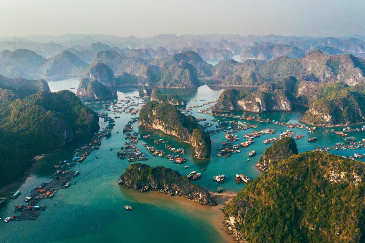 Vietnam's Hạ Long Bay: istock