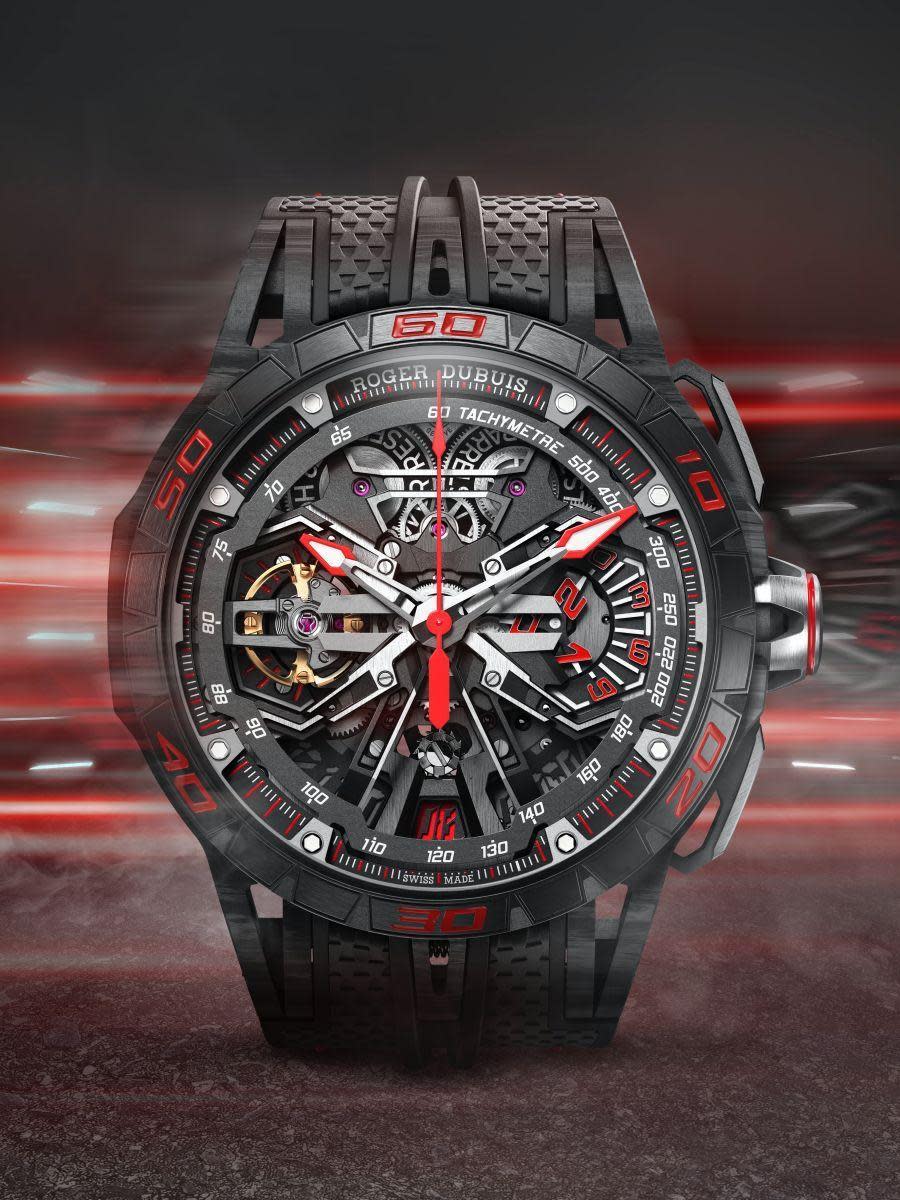ROGER DUBUIS在英國「古德伍德速度節」發表此款Excalibur Spider飛返計時碼錶，採用概念錶中的「120度旋轉分針計時盤」（Rotating Minute Counter）功能，是最快能擁有此設計的量產錶款。定價約NT$3,100,000。