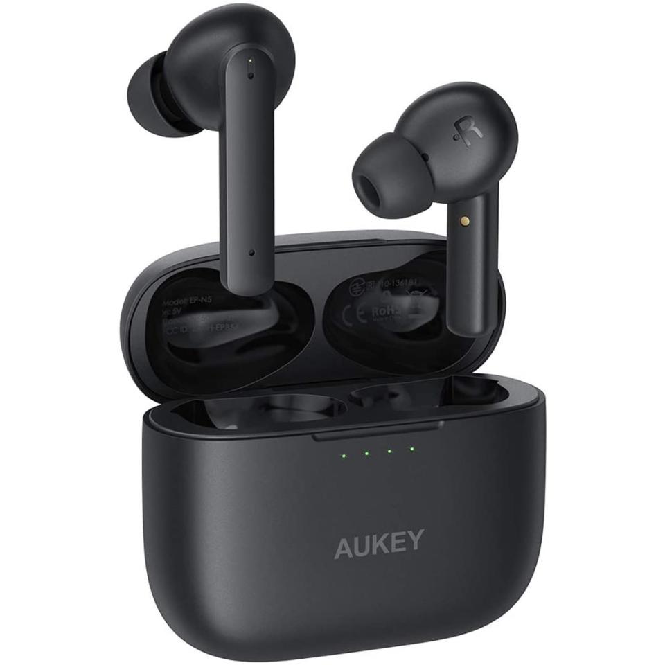 Die Aukey-Kopfhörer haben ein bekanntes Design. (Bild: Amazon)