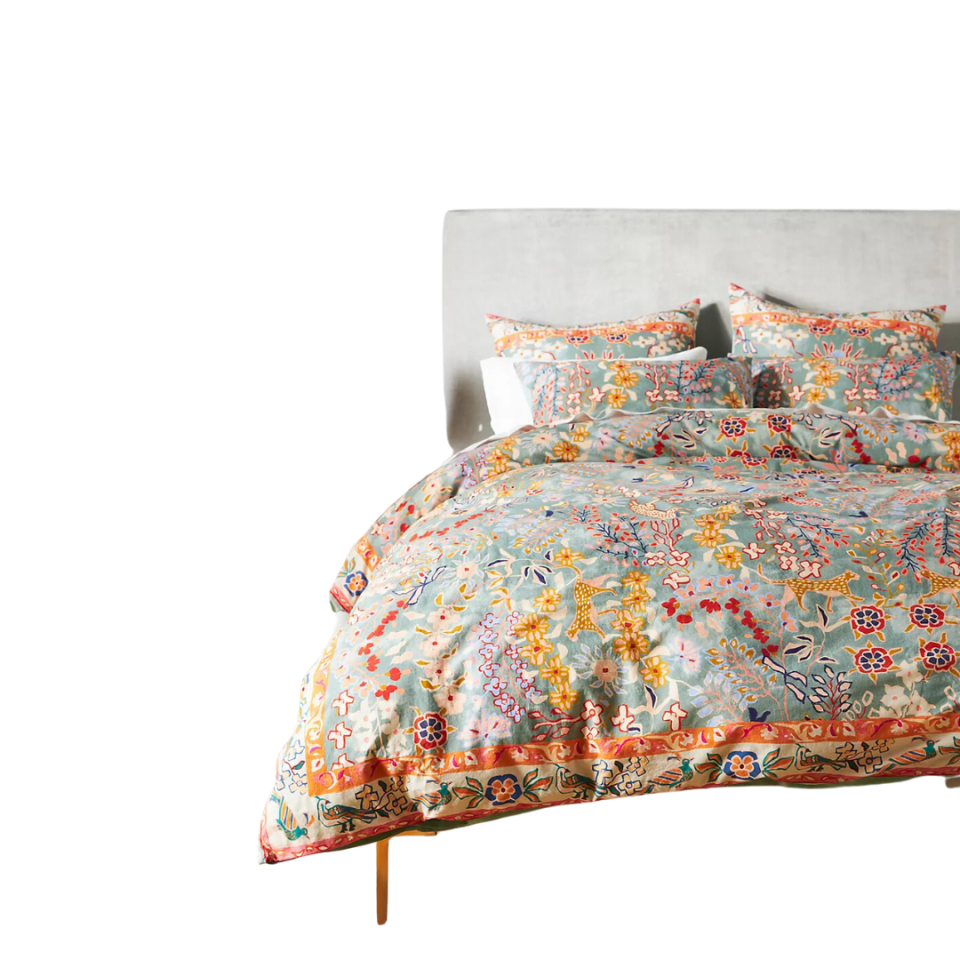 13 Best Luxury Bedding Sets