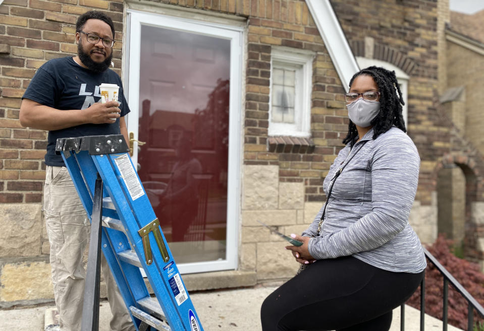 Tanika Knighton, right,  and her husband, Curtis Knighton. (Erin Einhorn / NBC News)