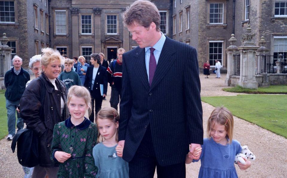 Earl Spencer and his three of his children Kitty, Amelia and Eliza in 1998 - Andrew Shaw