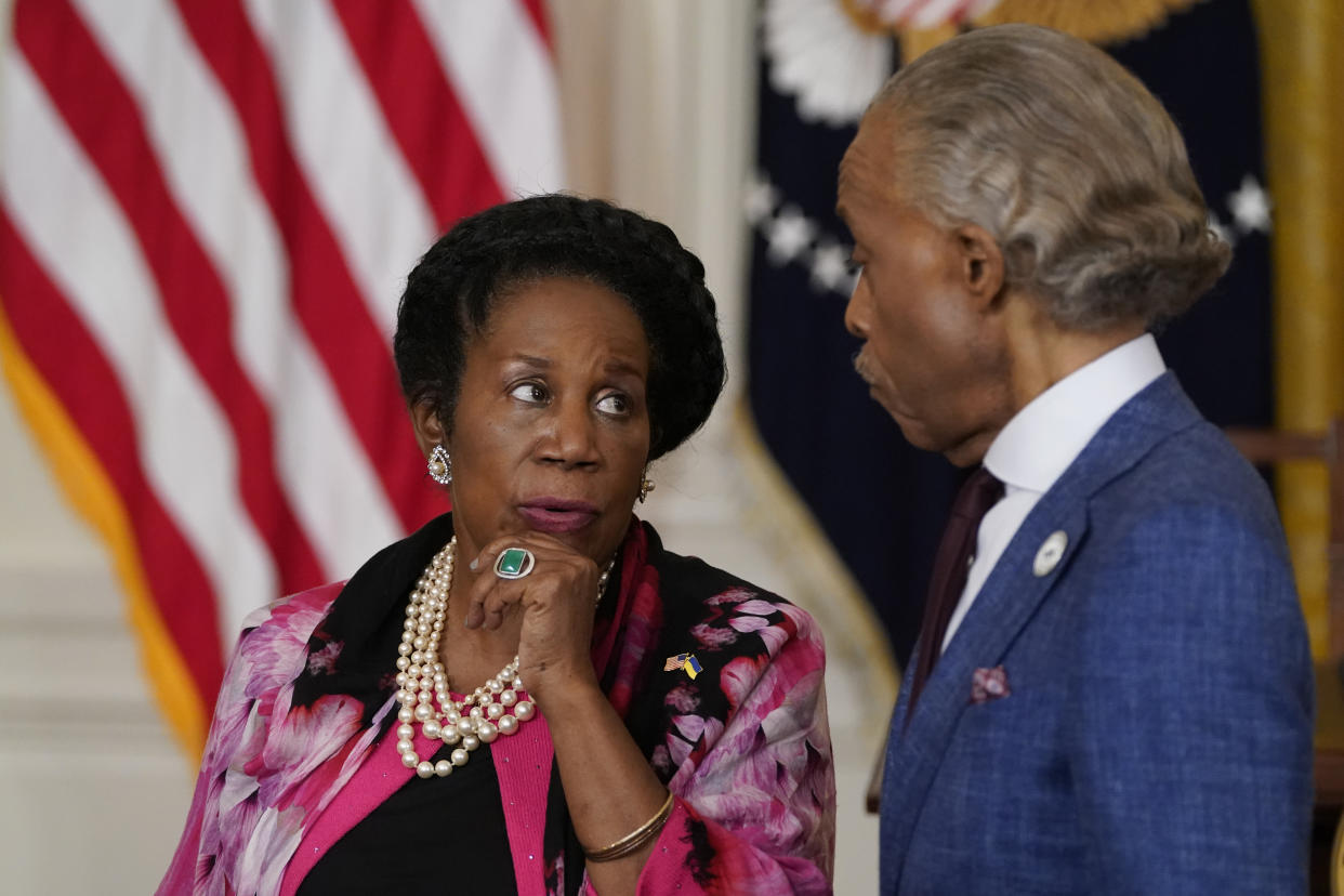 Rep. Sheila Jackson Lee talks with the Rev. Al Sharpton.