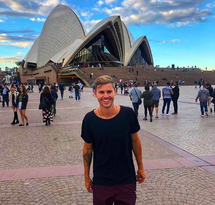 Backpacker Maron de Rooij vor der Oper von Sydney. Quelle: Instagram/Maron de Rooij