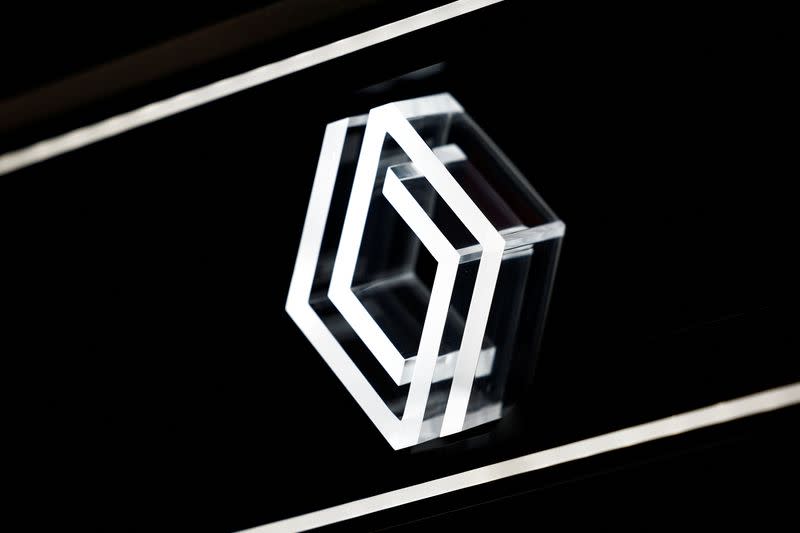 El logo de Renault en el Salón del Automóvil de París 2022