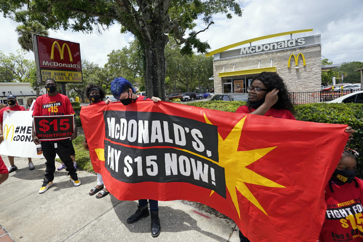 Us Mcdonalds Workers Strike To Protest Workplace Harassment