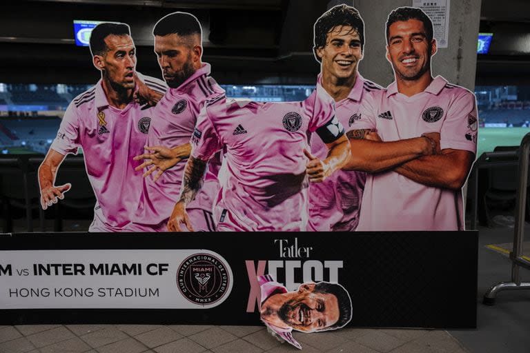 La figura de Lionel Messi luce descabezada en un cartel promocional del amistoso entre Inter Miami y Hong Kong XI