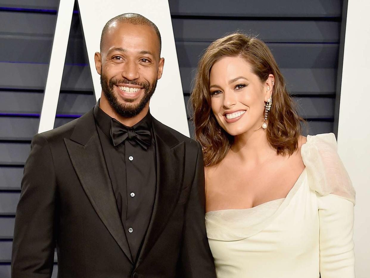 Justin Ervin and Ashley Graham attend the 2019 Vanity Fair Oscar Party hosted by Radhika Jones at Wallis Annenberg Center for the Performing Arts on February 24, 2019 in Beverly Hills, California