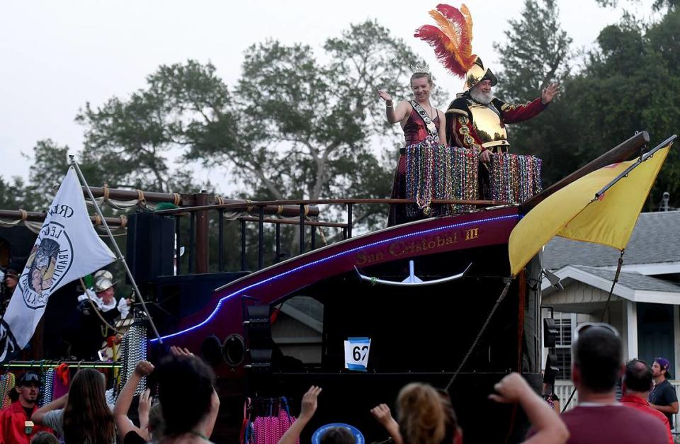 04/24/21--The Queen and Hern wave to the crowds in the 2021 Hernando DeSoto Heritage Festival Grand Parade. Tiffany Tompkins/ttompkins@bradenton.com