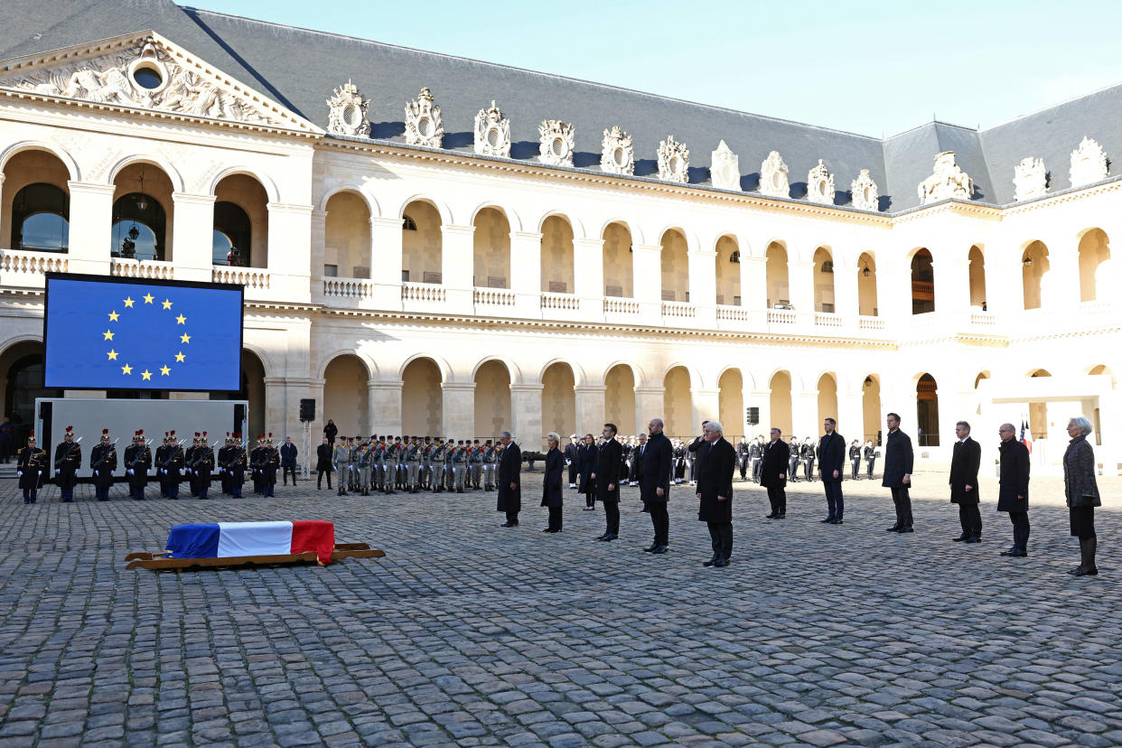 Ces 3 attentions qui ont fait de l’hommage national à Jacques Delors un moment très européen 