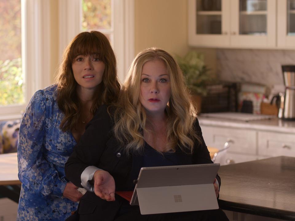 Linda Cardellini and Christina Applegate in "Dead To Me."