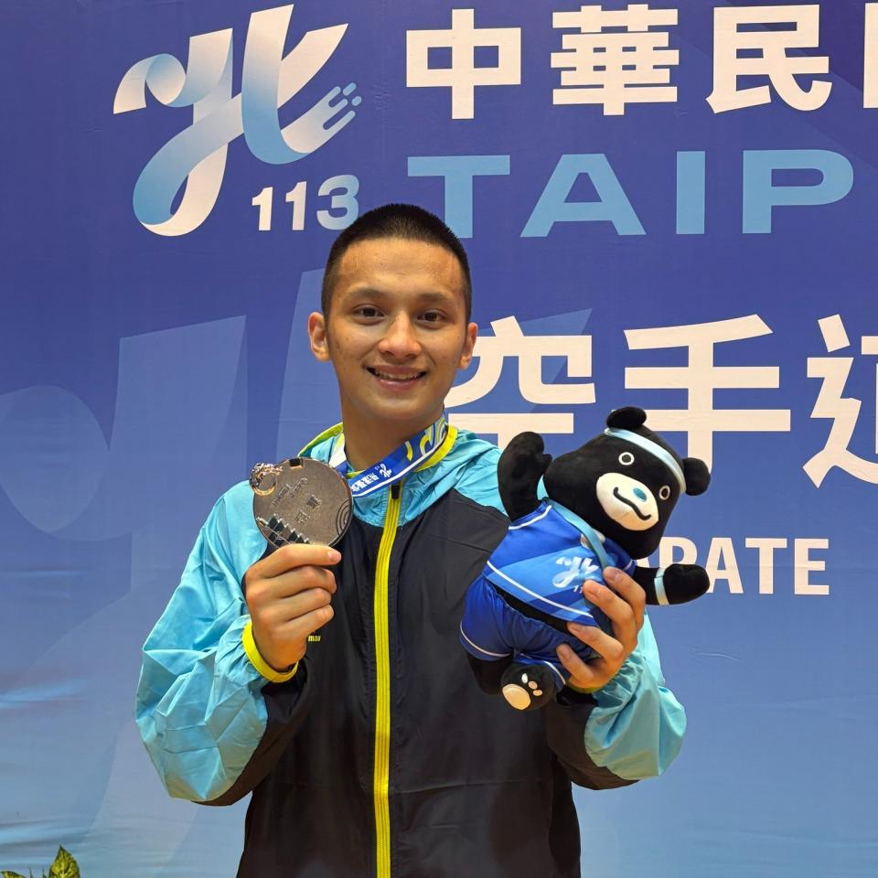 學生江圳凱榮獲今年全中運高中男子組第五量級銀牌。圖：安得烈慈善協會提供
