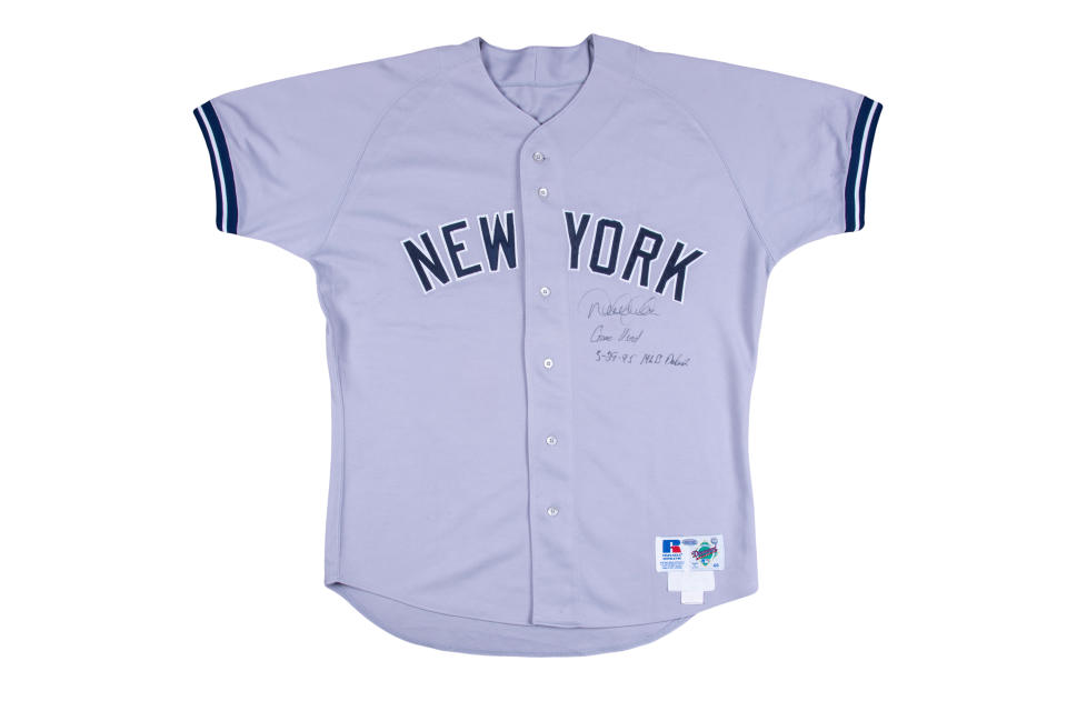 Derek Jeter batted .250 in his first MLB campaign. (Goldin Auctions)