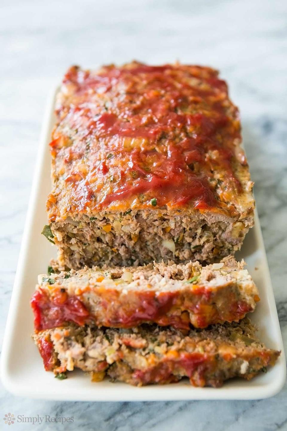 <strong>Get the <a href="http://www.simplyrecipes.com/recipes/classic_meatloaf/">Classic Meatloaf recipe</a>&nbsp;from Simply Recipes</strong>