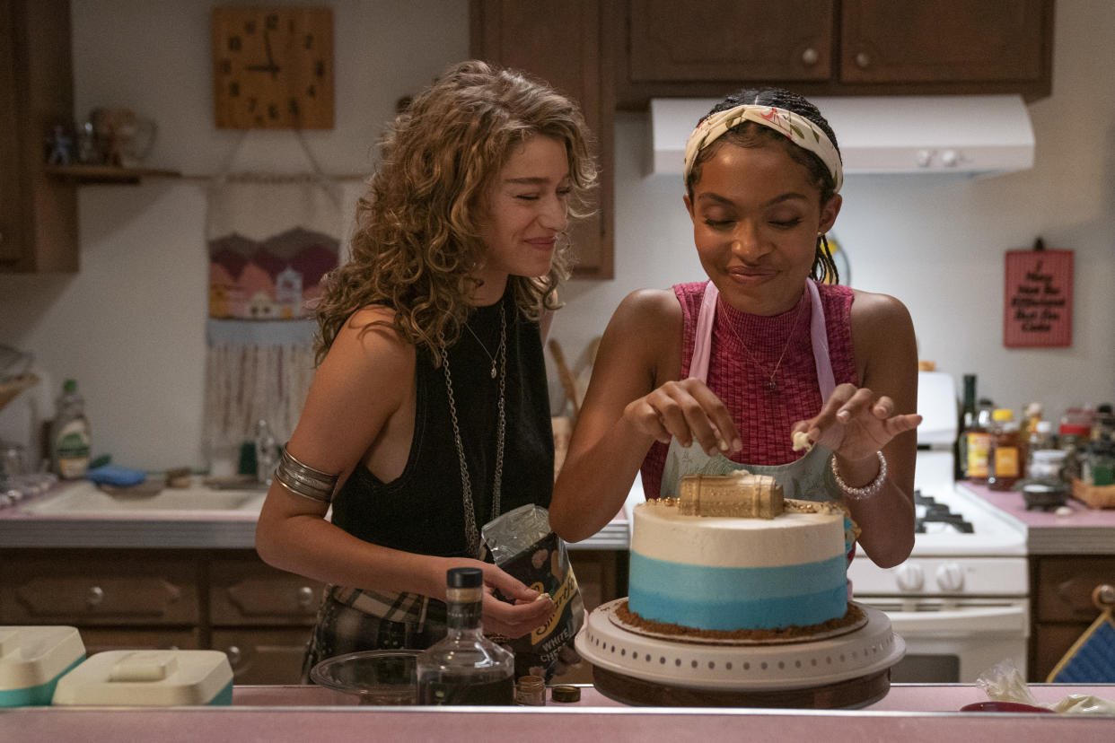  Sitting In Bars With Cake is a Prime Video movie starring Yara Shahidi and Odessa A’zion as best friends Jane and Corinne.. 