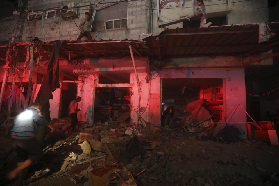 Palestinians search for survivors after an Israeli airstrike on a residential building of the abo al Hanood family in Rafah refugee camp, southern Gaza Strip, Wednesday, April 17, 2024. (AP Photo/Ismael Abu Dayyah)