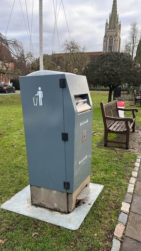 Marlow Womble litter-picker Emma Hawkins posted a picture of the AI, solar-powered bin on Facebook. (Emma Hawkins/Facebook)