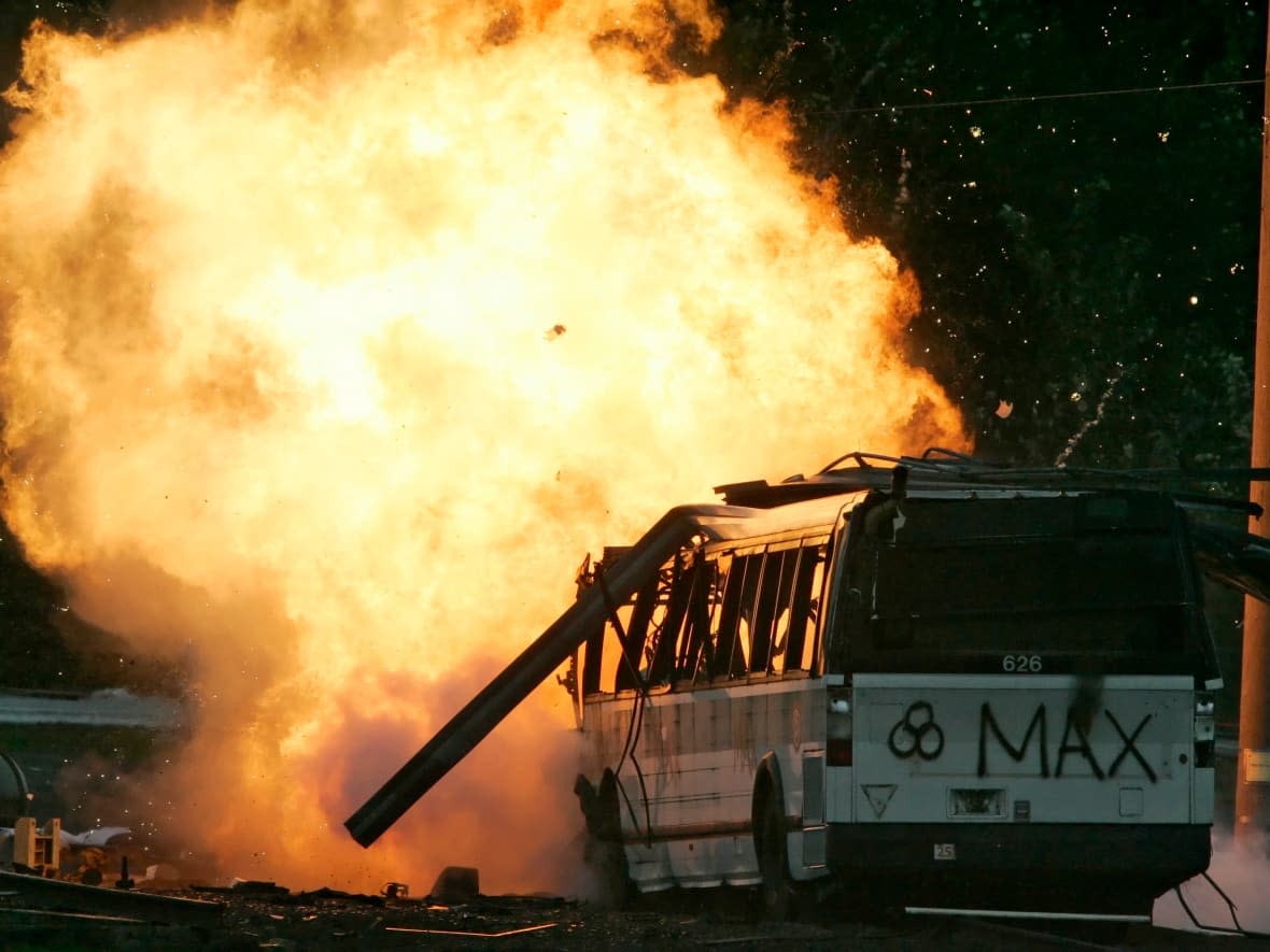 A mock 'dirty bomb' is detonated during an exercise by the U.S. Department of Homeland Security in Portland, Ore., on Oct. 16, 2007. Moscow has recently and repeatedly claimed Ukraine is planning to detonate such a device on its own territory. (Richard Clement/Reuters - image credit)