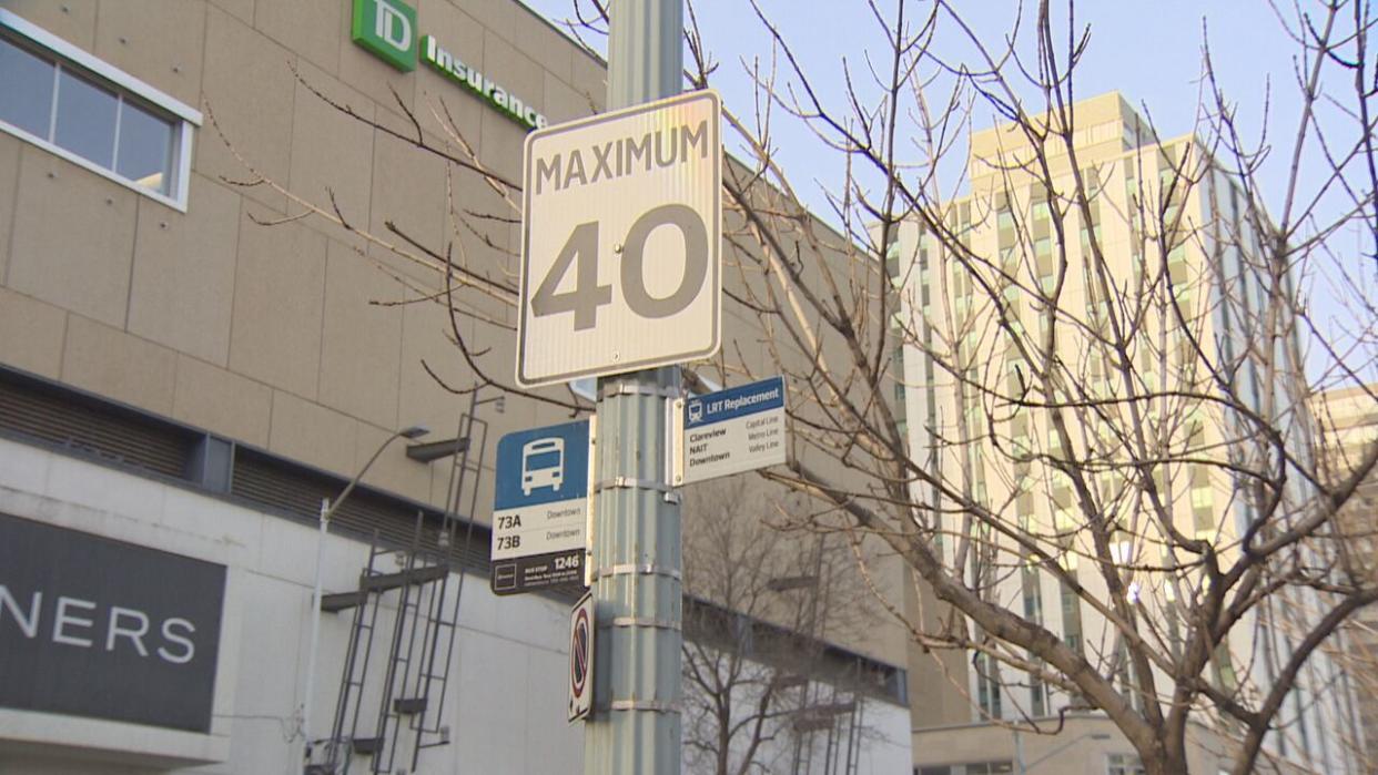 The City of Edmonton reduced the default speed limit from 50 to 40 km/h in August 2021. (Radio-Canada - image credit)