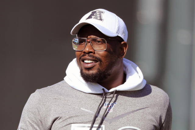 Denver Broncos exercise Von Miller's 2021 option