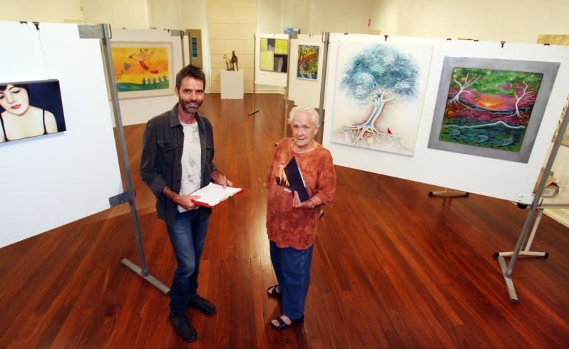 Joan May Campbell judges the Great Sourthern Art Awards with Philip Gamblen in 2013.