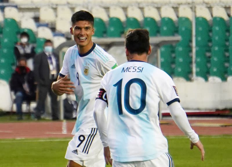 Foto del martes de Joaquin Correa celebrando con Lionel Messi tras marcar el segundo gol de Argentina ante Bolivia