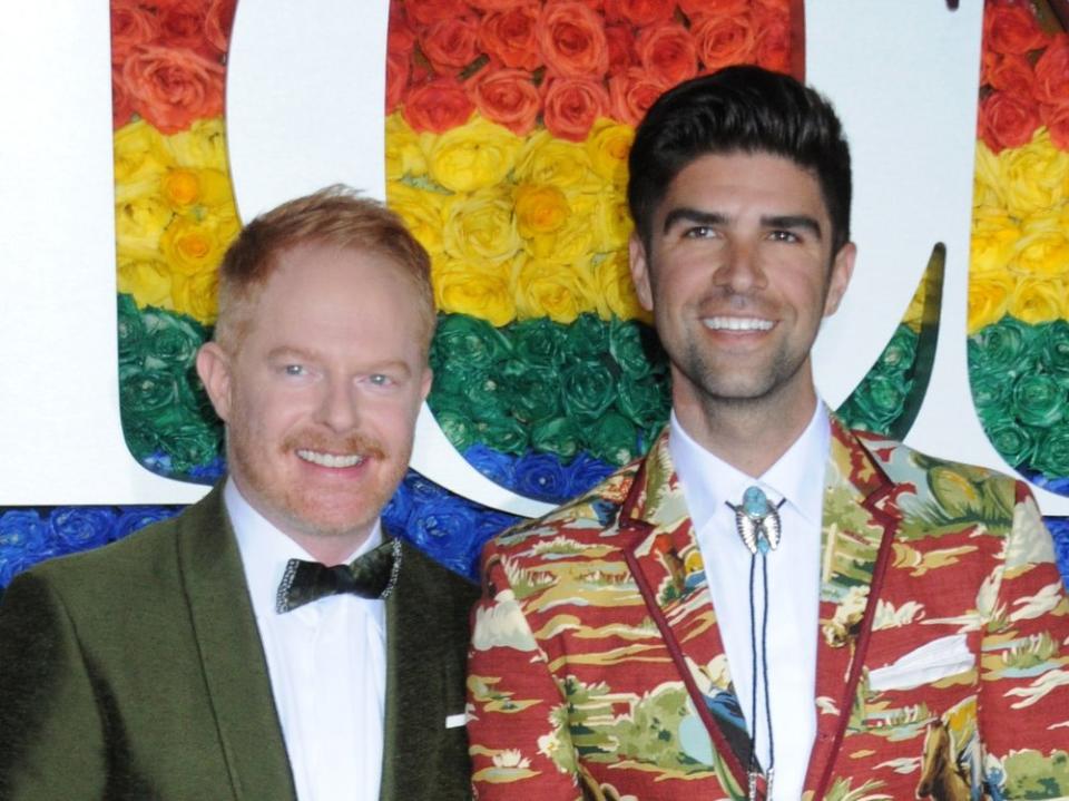 Jesse Tyler Ferguson (li.) und sein Mann Justin Mikita sind seit 2013 verheiratet. (Bild: LJ Fotos/AdMedia/ImageCollect)