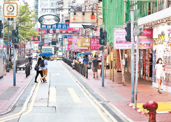 銅鑼灣昨日街上人流不多。（袁志豪攝）