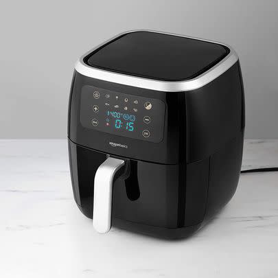 This six litre air fryer features a handy digital touchscreen