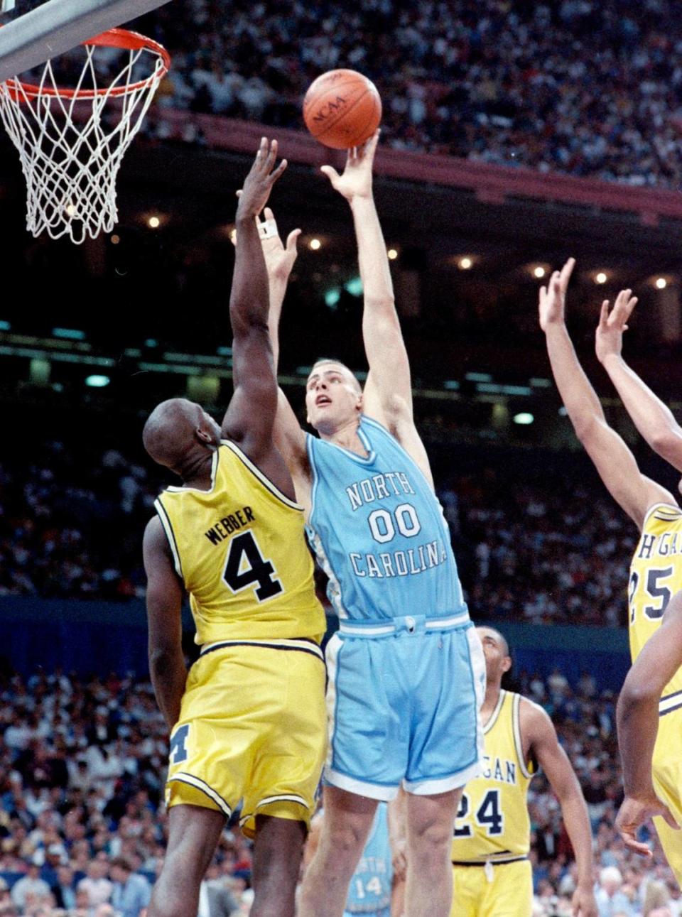 UNC’s Eric Montross shoots over Michigan’s Chris Weber during the 1993 National Championship game in New Orleans. Scott Sharpe/ssharpe@newsobserver.com