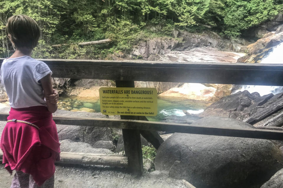 A warning sign posted for the waterfalls on the Lower Gold Creek Falls Trail from Golden Ears Provincial Park in British Columbia, Canada. (British Columbia Ministry of Environment)