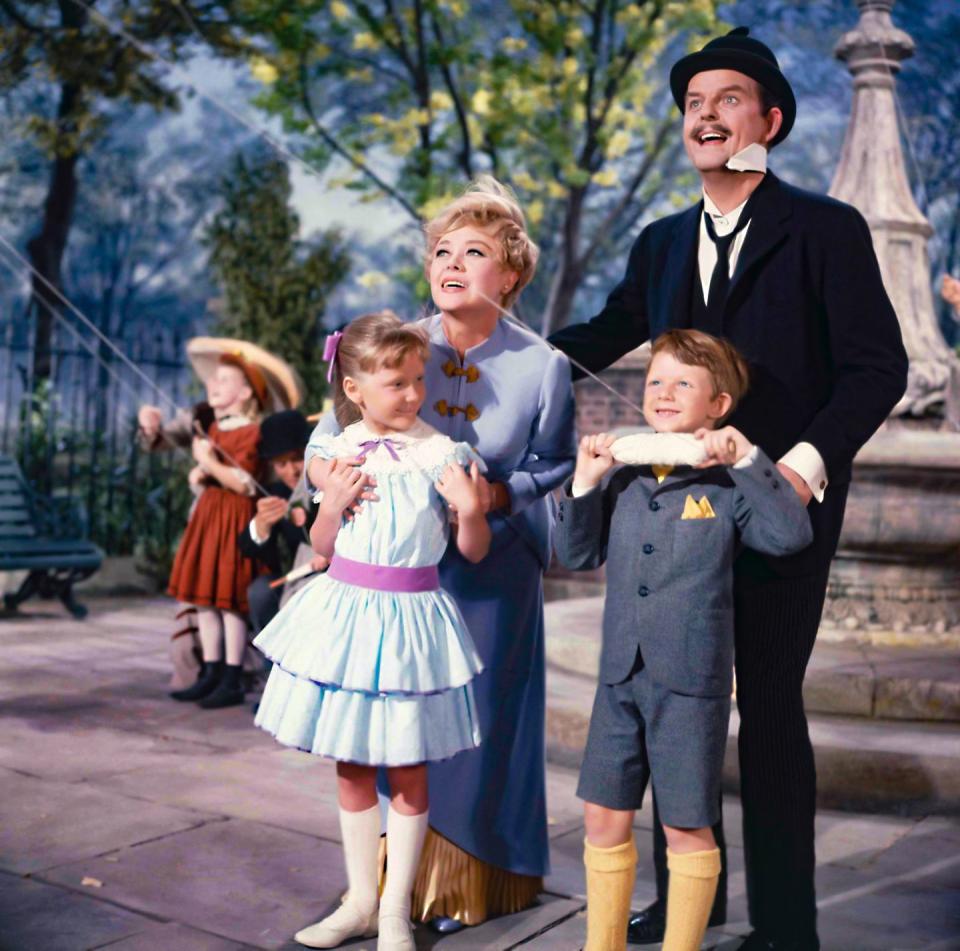 karen dotrice as jane banks, glynis johns as mrs winifred banks, matthew garber as michael banks, david tomlinson as mr george w banks, mary poppins