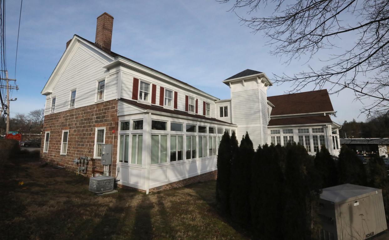 The Blauvelt Library has grown since it started as a small wooden building in 1752. The Dutch sandstone colonial at 541 Western Highway was renovated for use as the Blauvelt Free Library, inaugurated in 1964..