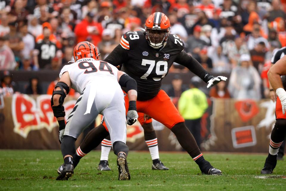 Cleveland Browns offensive tackle Dawand Jones (79) looks to make a block against Cincinnati Bengals defensive end Sam Hubbard (94) on Sep. 10 in Cleveland.