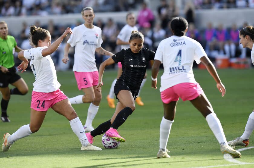 LOS ANGELES, CA - APRIL 23: Alyssa Thompson #21 of the Angel City FC controls the ball.