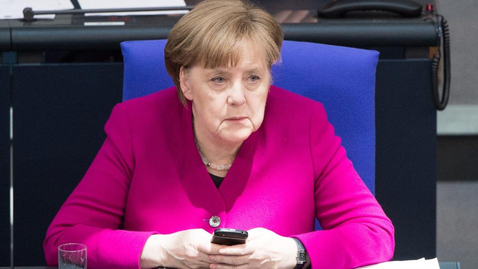 Bundeskanzlerin Angela Merkel am Mittwoch  während der Generalaussprache der Abgeordneten im Bundestag. Foto: Christophe Gateau