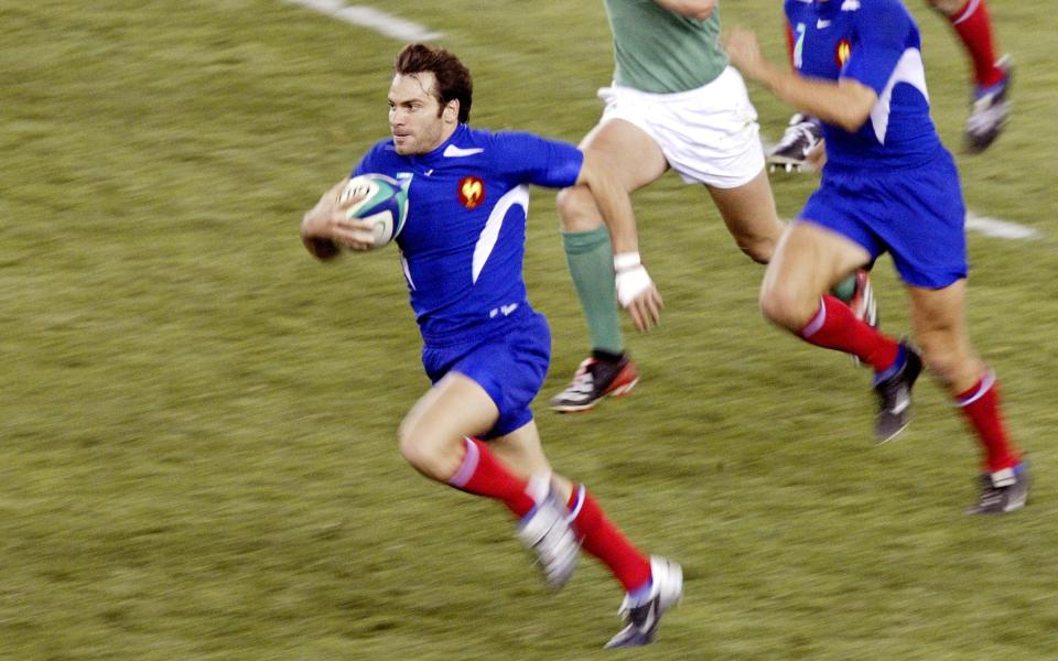 Dramatic pace: Dominici breaks away to score a try during the Rugby World Cup quarter-final between France and Ireland, 2003 - DAMIEN MEYER/AFP PHOTO 