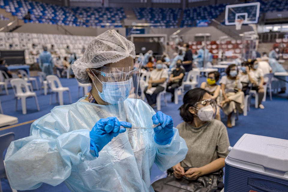 A healthcare worker prepares to administer Russian Sputnik V COVID-19 vaccine at a sports arena on May 4, 2021 in Makati, Metro Manila, Philippines. (Photo: Ezra Acayan/Getty Images)