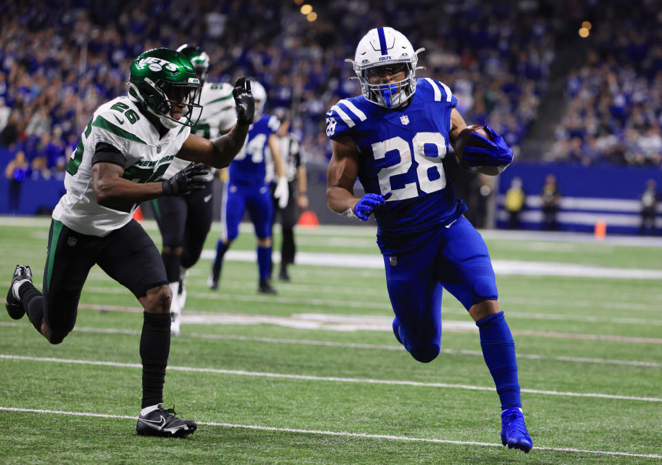 Jonathan Taylor of the Indianapolis Colts runs for a touchdown as Brandin Echols of the New York Jets gives chase. (Photo by Justin Casterline/Getty Images)