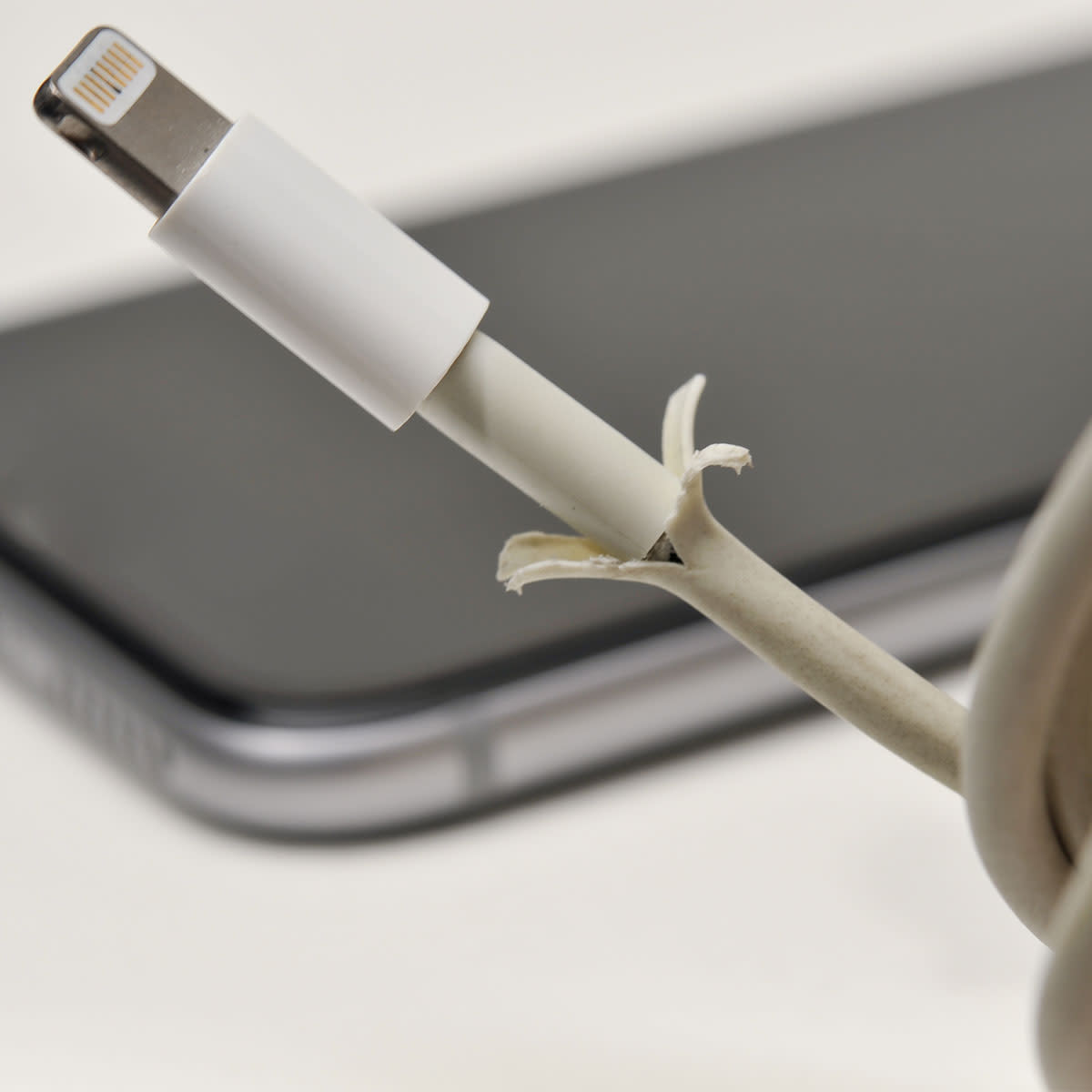 iphone-charger-cable-damaged