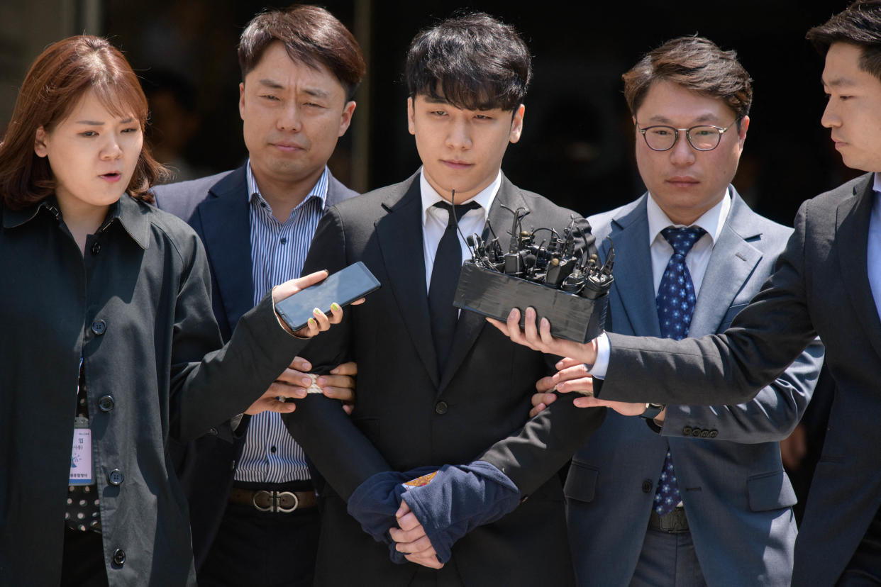 TOPSHOT - Former BIGBANG boyband member Seungri (C), real name Lee Seung-hyun, is taken into custody as he leaves the High Court in Seoul on May 14, 2019. The 28-year-old is linked to a police investigation into Burning Sun, a nightclub where he was a public relations director, where staff are alleged to have filmed women with hidden cameras and used alcohol and drugs to sexually assault them. (Photo by Ed JONES / AFP) (Photo by ED JONES/AFP via Getty Images)