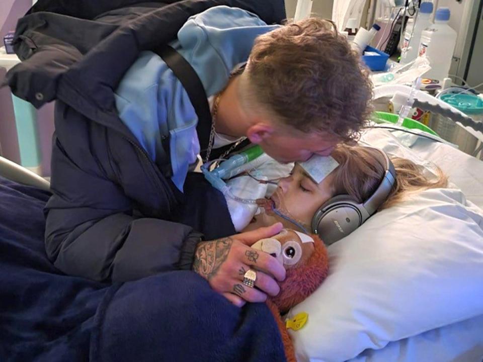 Archie’s brother Tom Summers kisses his loved on in hospital (Hollie Dance/PA)