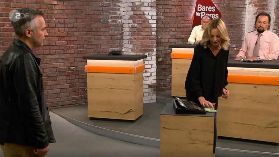 Für 300 Euro kaufte Susanne Steiger das antike Löffel-Set. (Bild: ZDF)