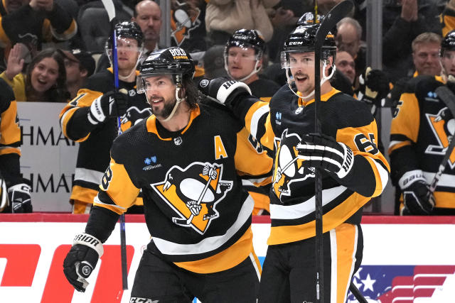 Karlsson scores late in 2nd period Penguins defeat Maple Leafs 3 2