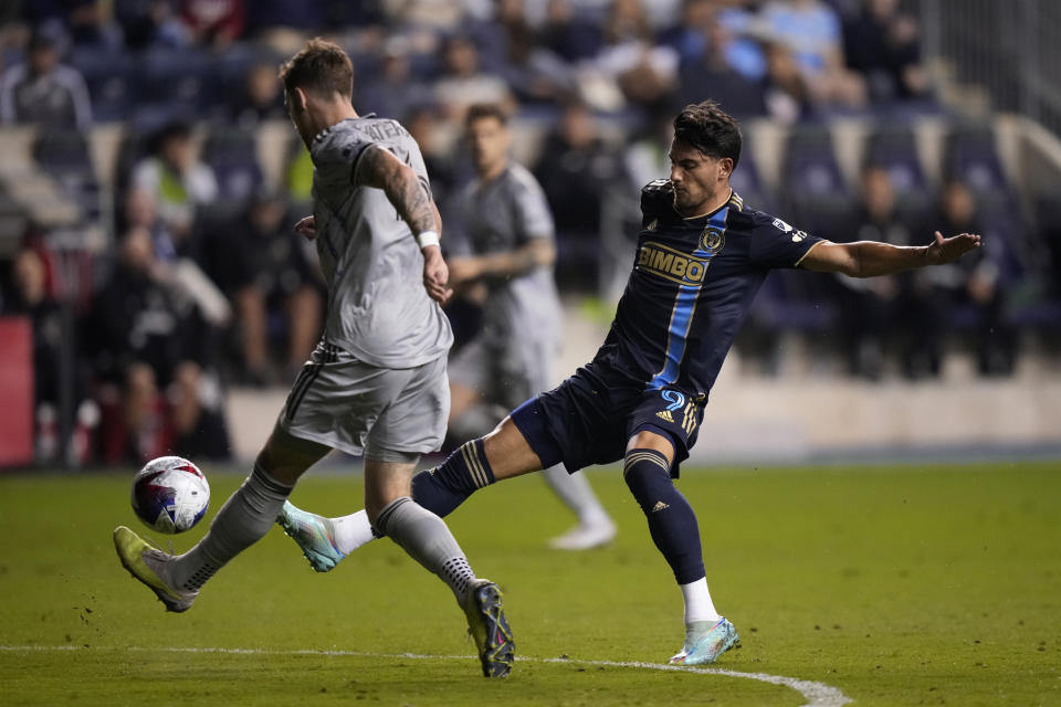 Philadelphia Union's Julián Carranza, right, tries to get a shot past CF Montréal's Joel Waterman during the second half of an MLS soccer match, Saturday, June 3, 2023, in Chester, Pa. (AP Photo/Matt Slocum)