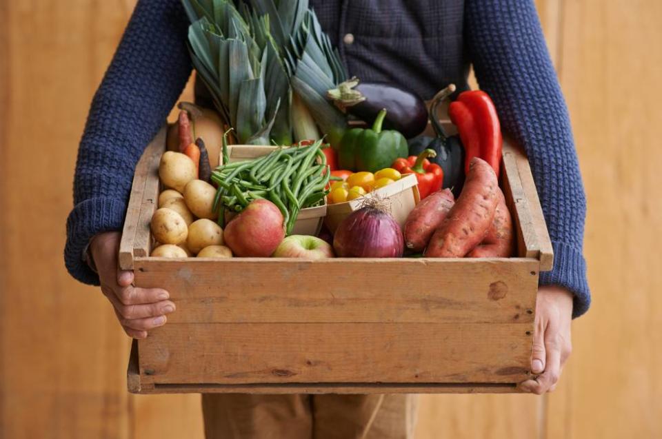 Comer 'a la mediterránea' está vinculado a una buena presión arterial, un colesterol bajo, un peso más saludable y una vida más larga. (Foto: Getty)